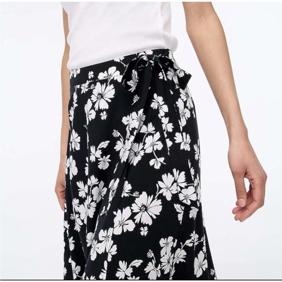 J. Crew Printed Faux Wrap Midi Skirt Womens Plus Size 2X Black White Floral - Picture 2 of 8